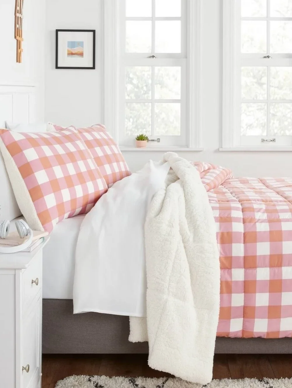 Room Essentials NWT Twin/Twin XL Gingham Reversible Faux Shearling Pink/Cream